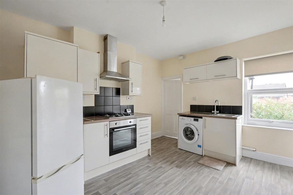 Property photo 3 of 8 Kitchen_1.Jpg