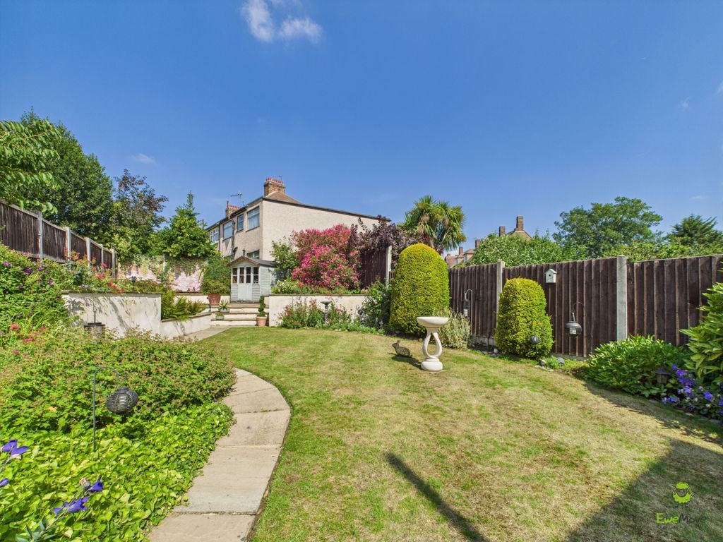 Property photo 3 of 13 Presented By Clinton Crawford Of Ewemove Bexley An