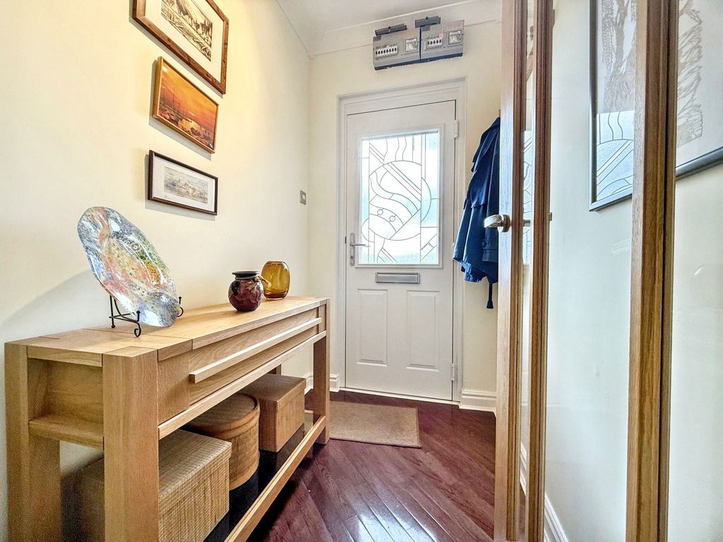 Property photo 3 of 27