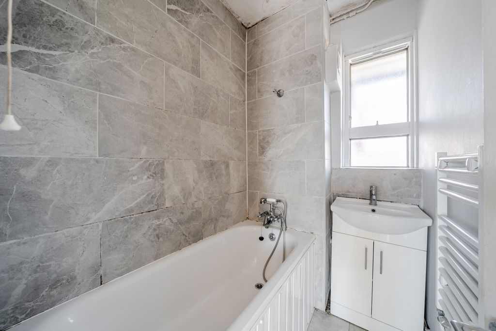 Property photo 3 of 9 1511952-8-1A0396B...