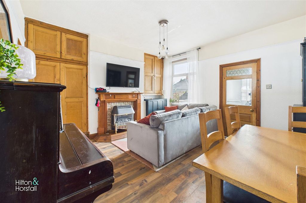 Property photo 3 of 15 Rushton Street