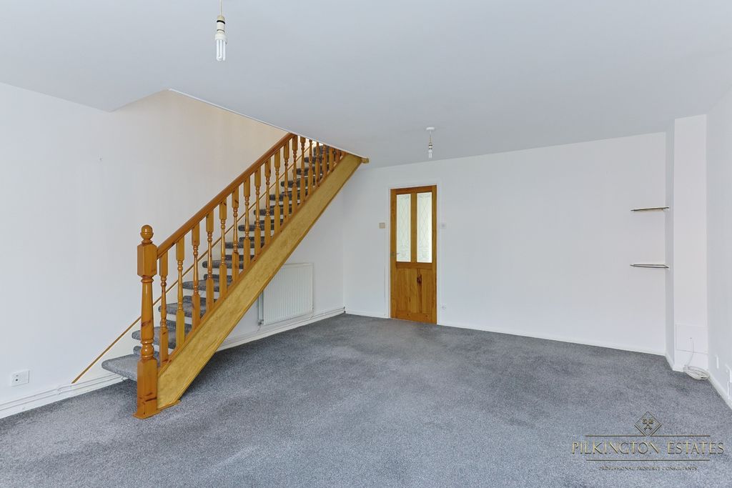 Property photo 2 of 13 4565083