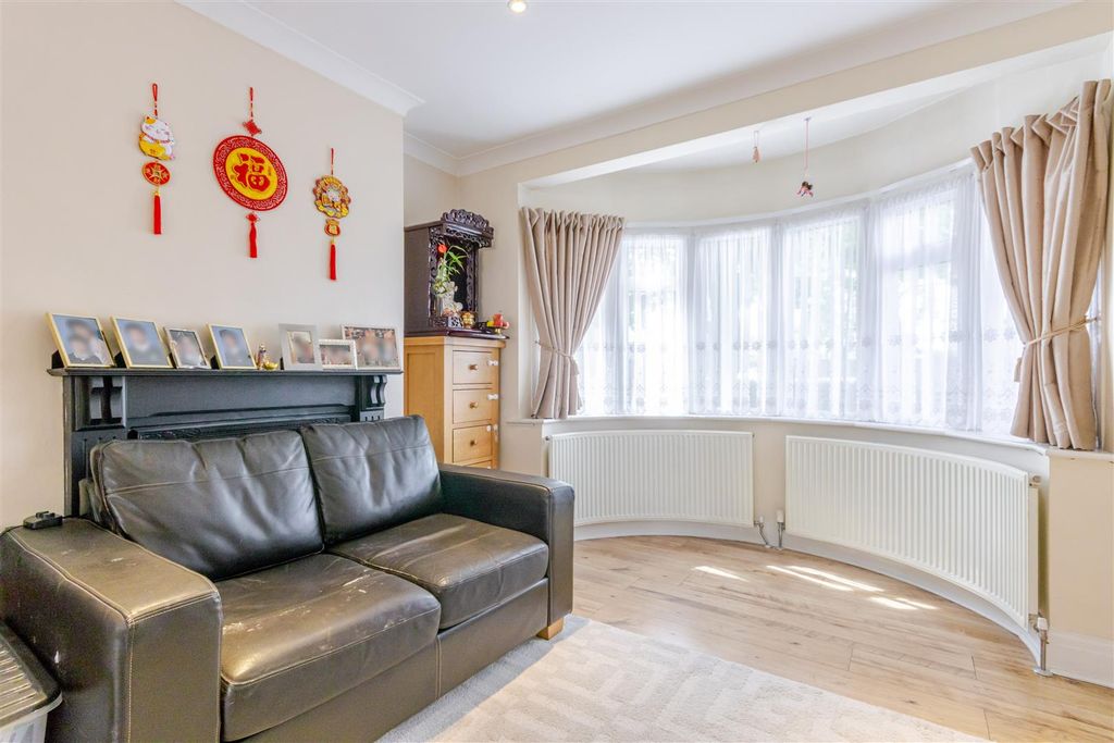 Property photo 3 of 18