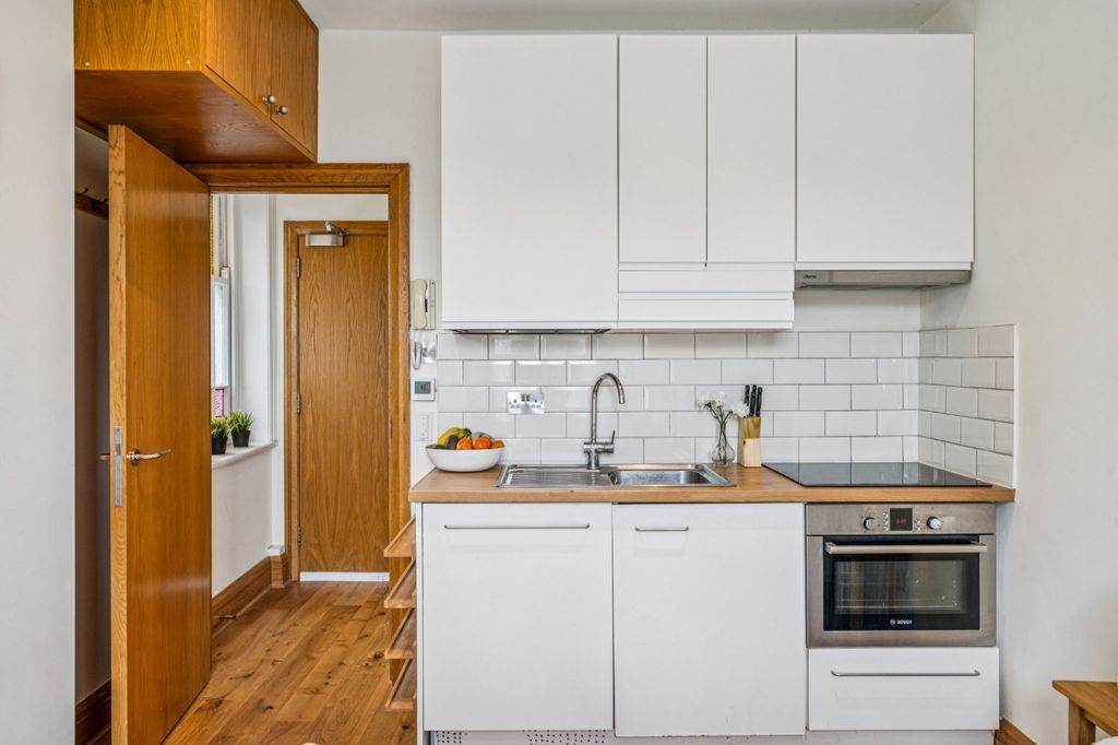 Property photo 3 of 11 Kitchen Area