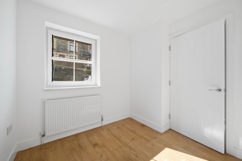 Property photo 3 of 36