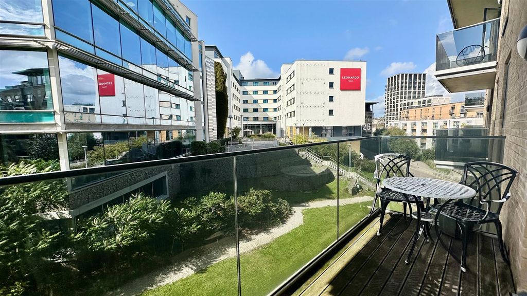 Property photo 2 of 32 210.Jpg