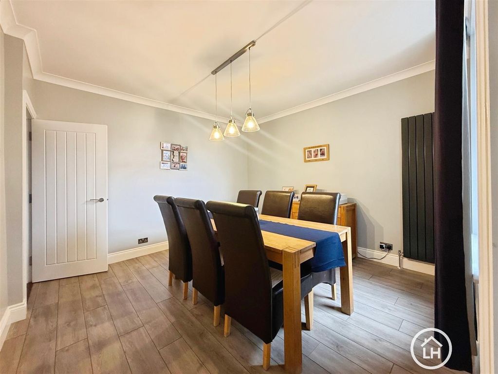 Property photo 2 of 16 Eff169Fc--409D-9190-43184A0C8F37-25223-00000Ac3776