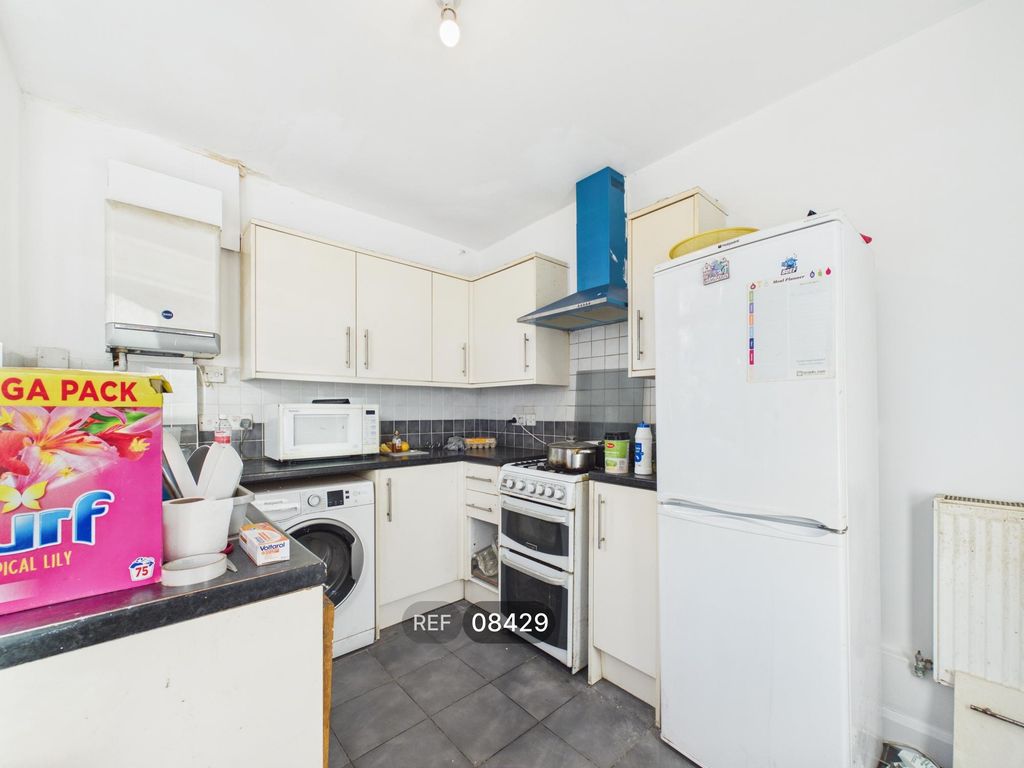 Property photo 2 of 16 Kitchen