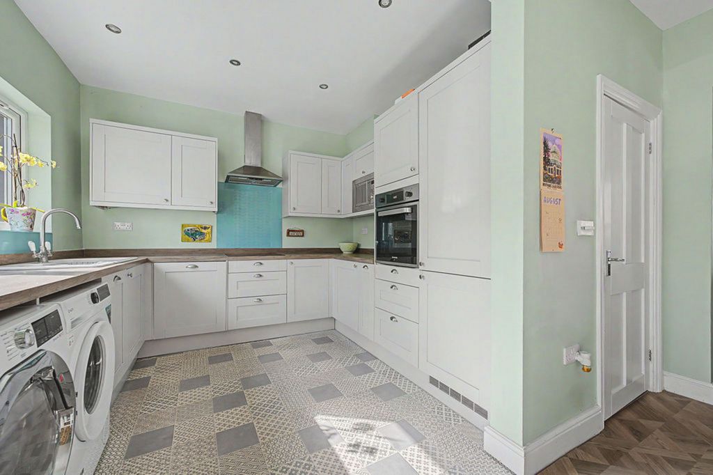 Property photo 3 of 33