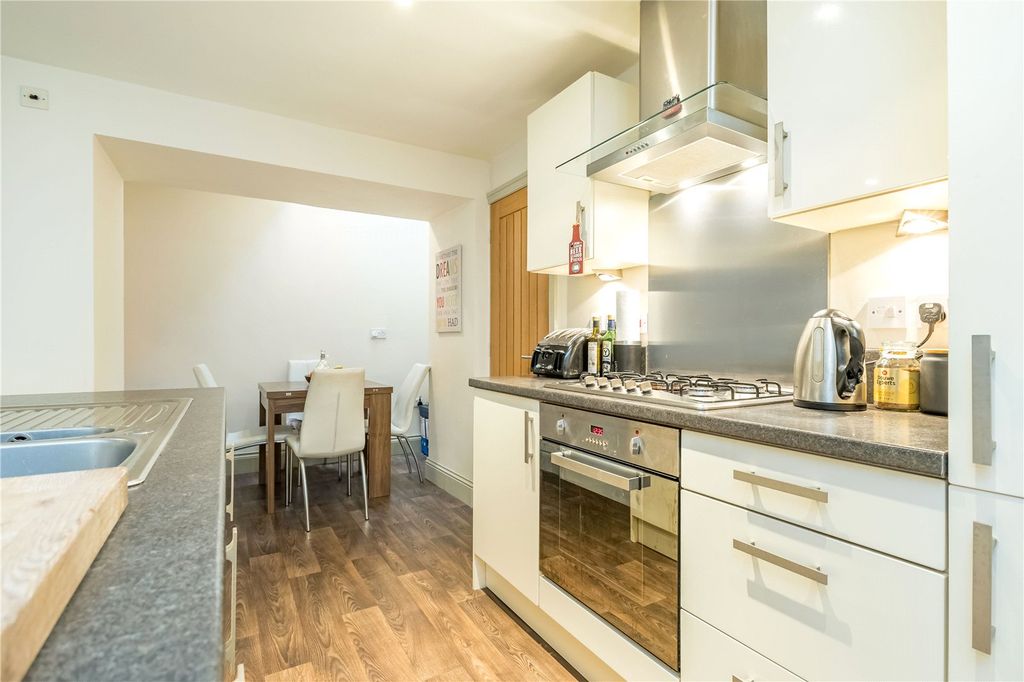 Property photo 3 of 18 Living Kitchen