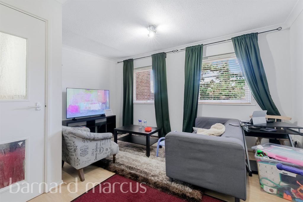 Property photo 2 of 8