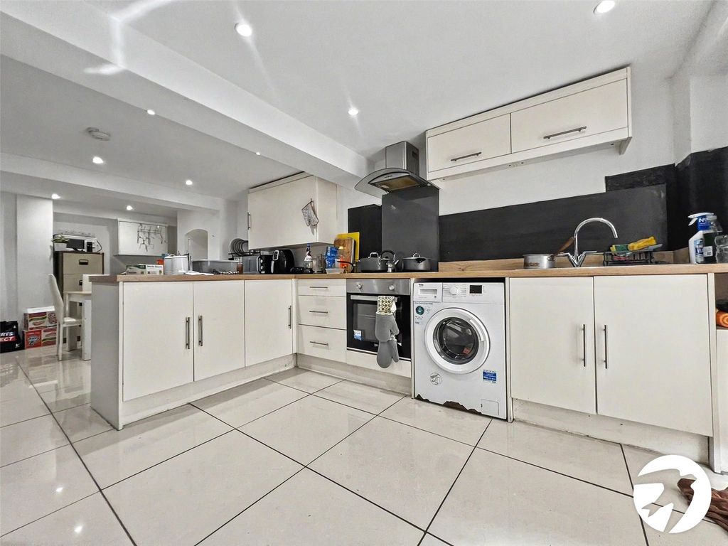 Property photo 3 of 12 Kitchen