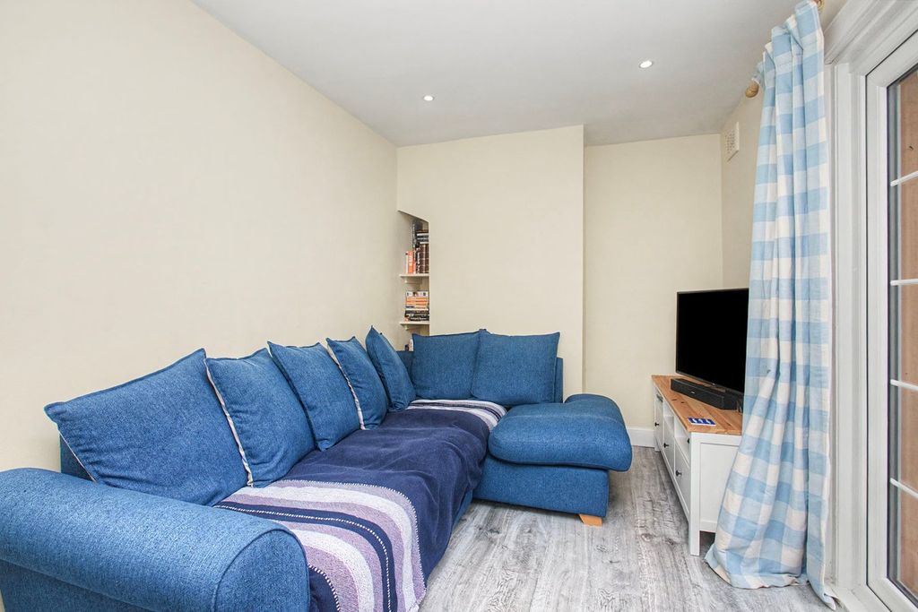 Property photo 3 of 16