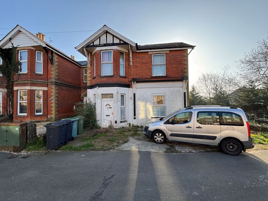 Property photo 1 of 3