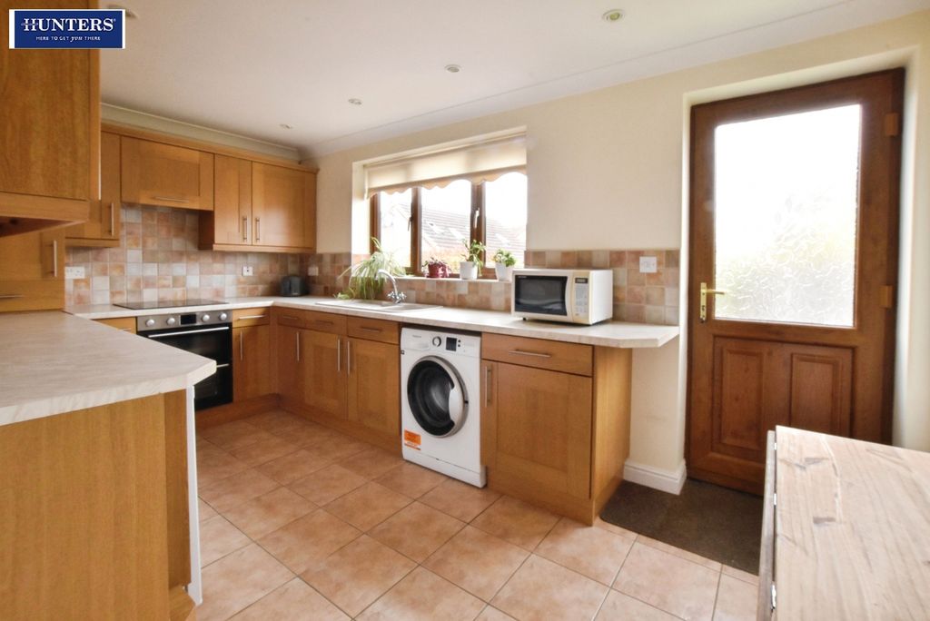 Property photo 3 of 20 Kitchen