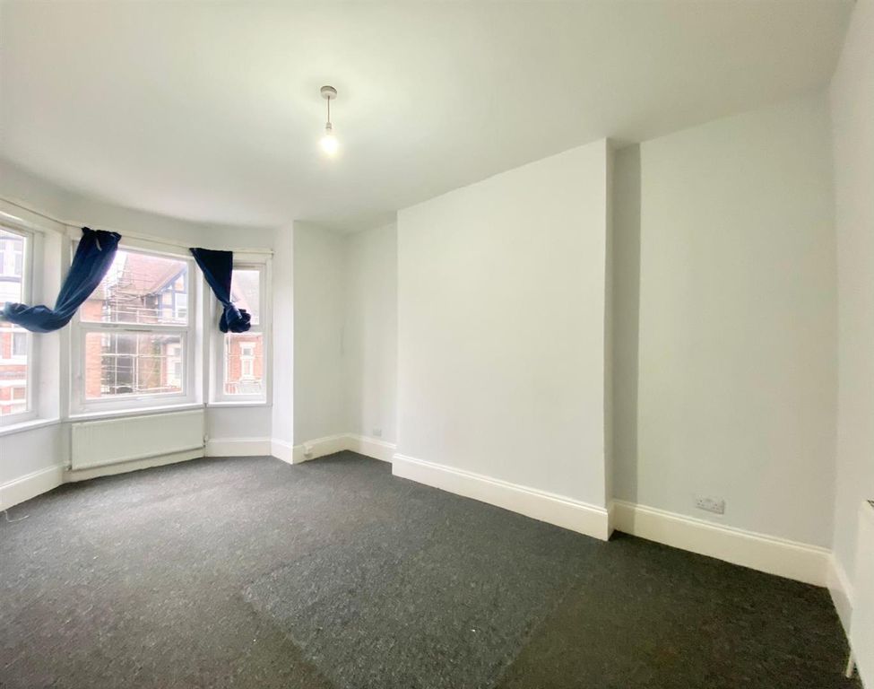 Property photo 2 of 5 Studio