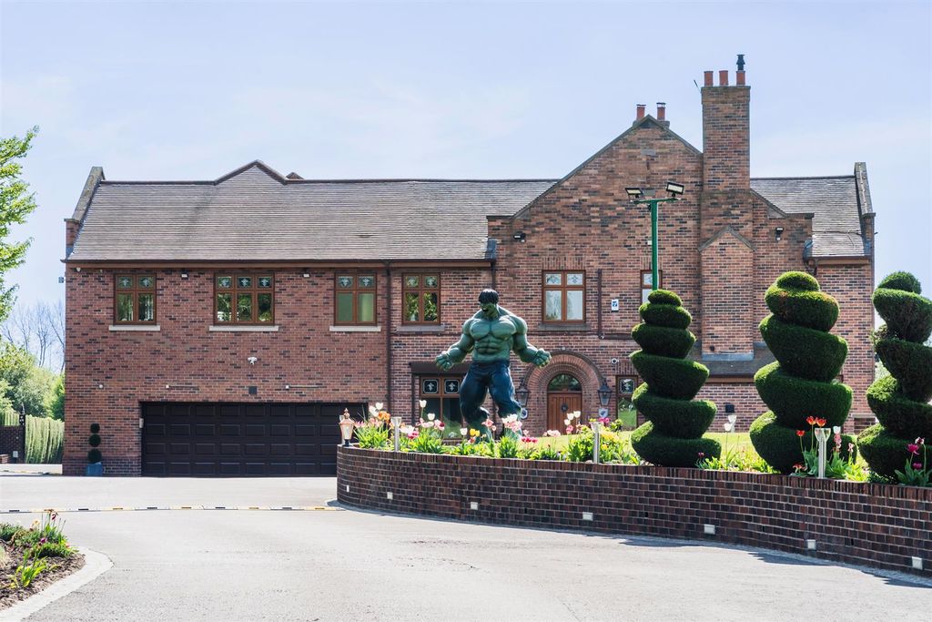Property photo 1 of 41 Exterior And Gardens