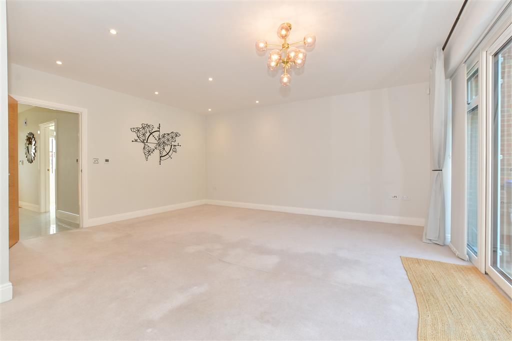 Property photo 3 of 14 Lounge/Dining Room
