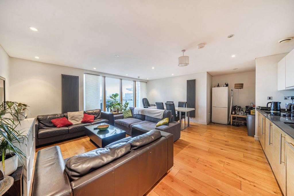 Property photo 3 of 16 Reception