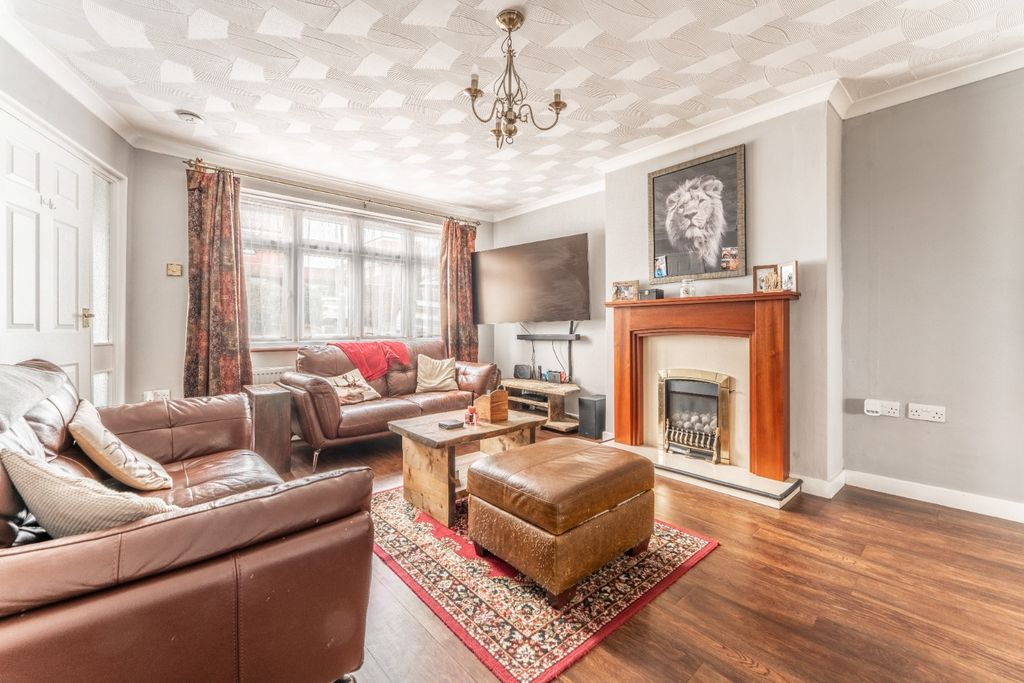 Property photo 3 of 16 5349154
