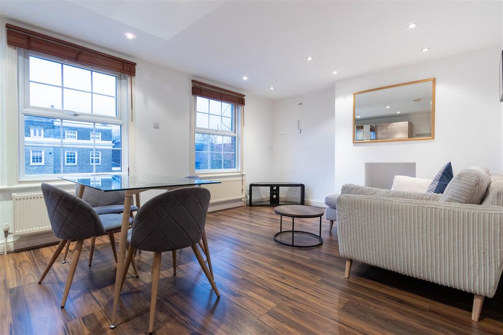 Property photo 1 of 6 Lounge.Jpg