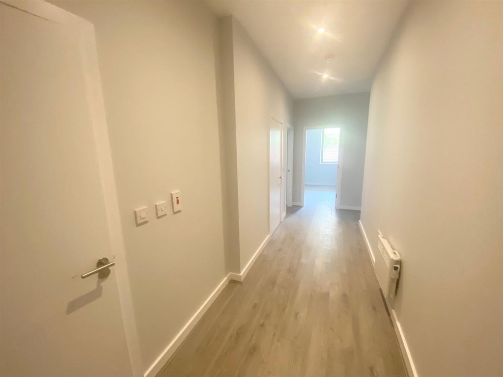 Property photo 2 of 12 Hallway