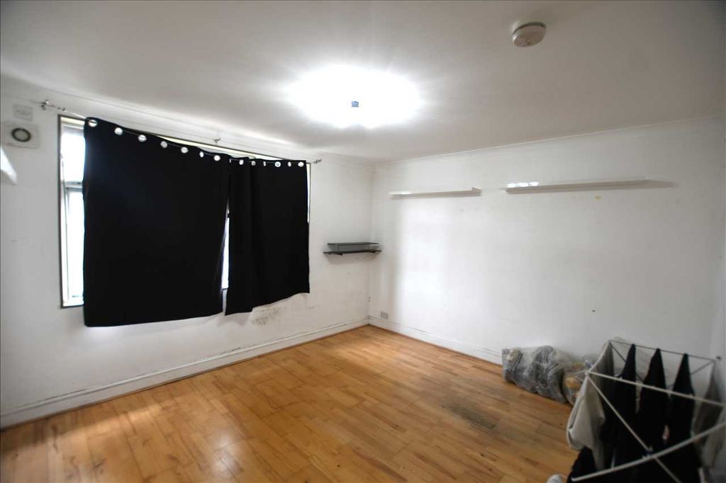 Property photo 3 of 20 Reception/Bedroom