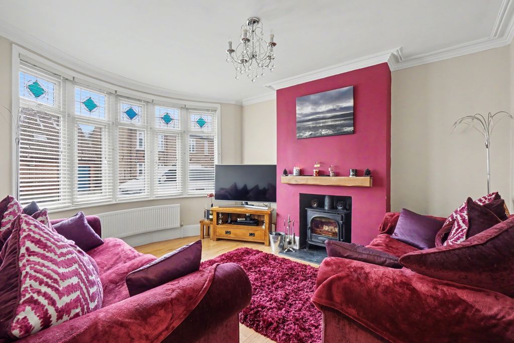 Property photo 3 of 19 4695648