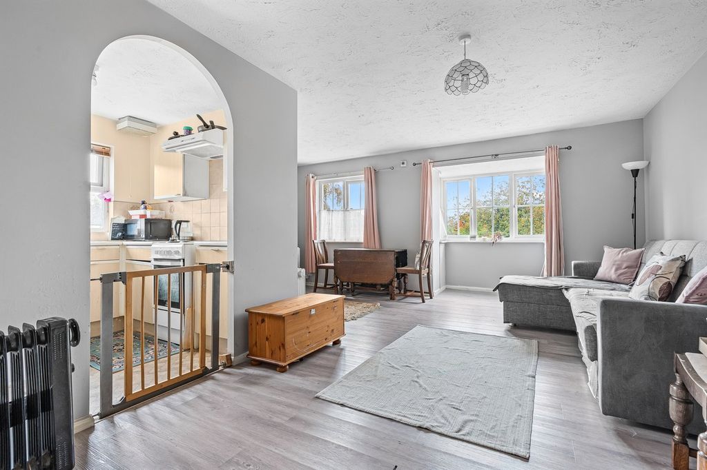 Property photo 3 of 9