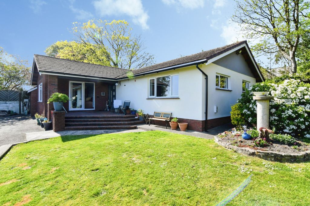 Property photo 2 of 20