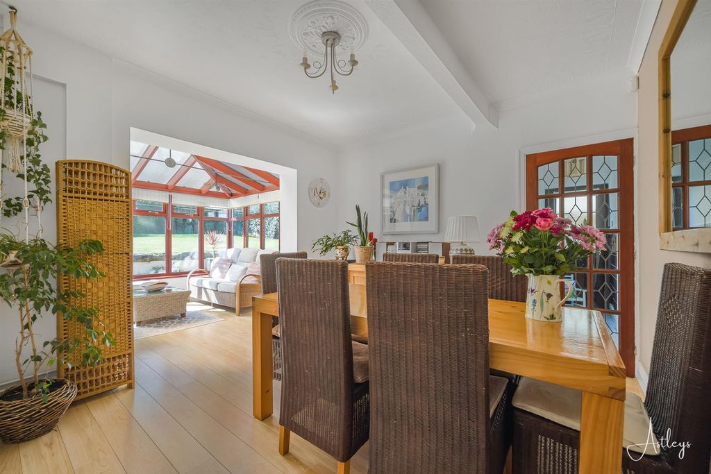 Property photo 3 of 31 Dining Room