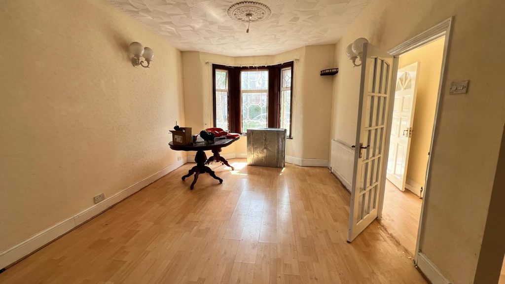 Property photo 3 of 11 Gallery