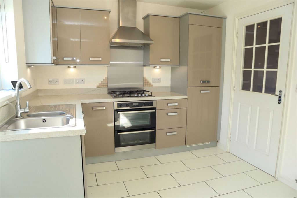 Property photo 2 of 20 Kitchen