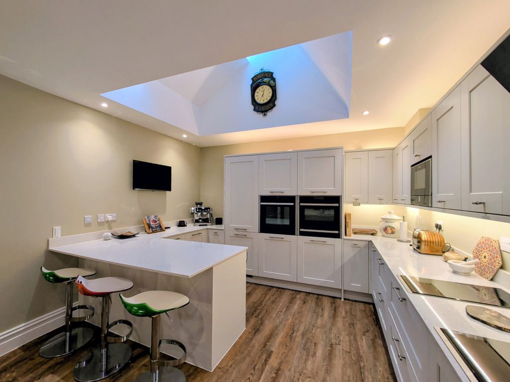 Property photo 2 of 22