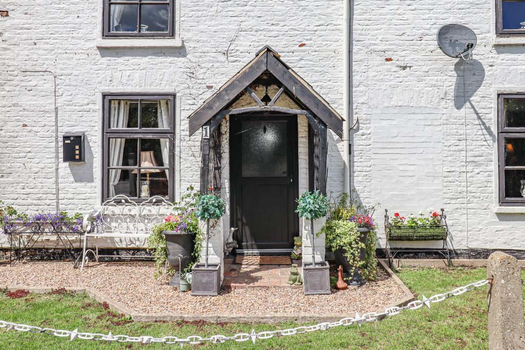 Property photo 2 of 29 5162433