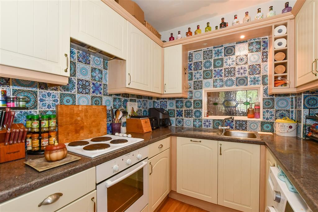 Property photo 2 of 7 Kitchen