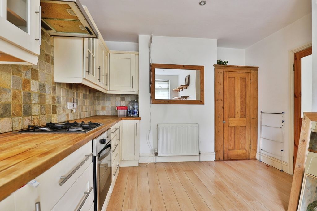 Property photo 3 of 17 Photo