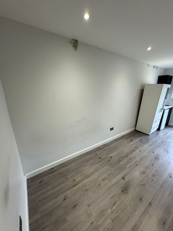 Property photo 2 of 7 Photo 3