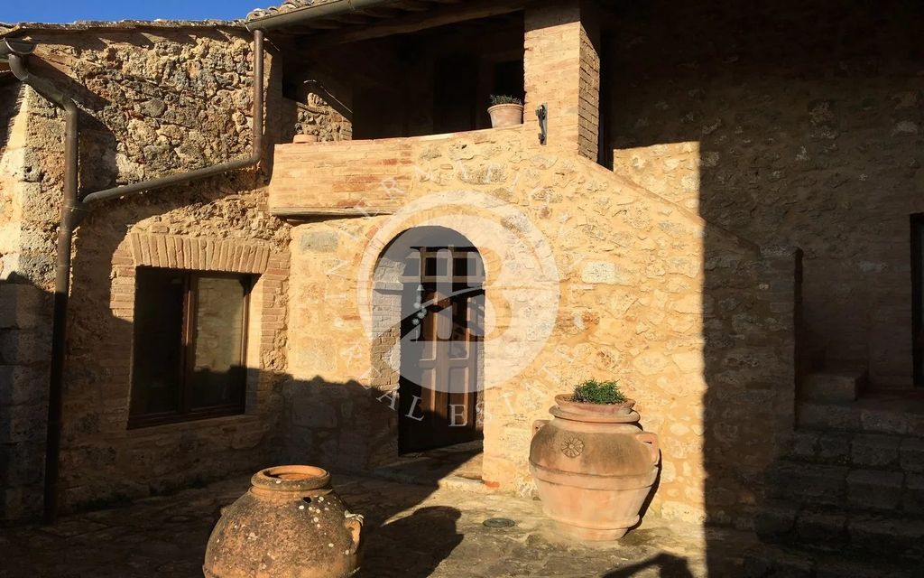 Property photo 2 of 32