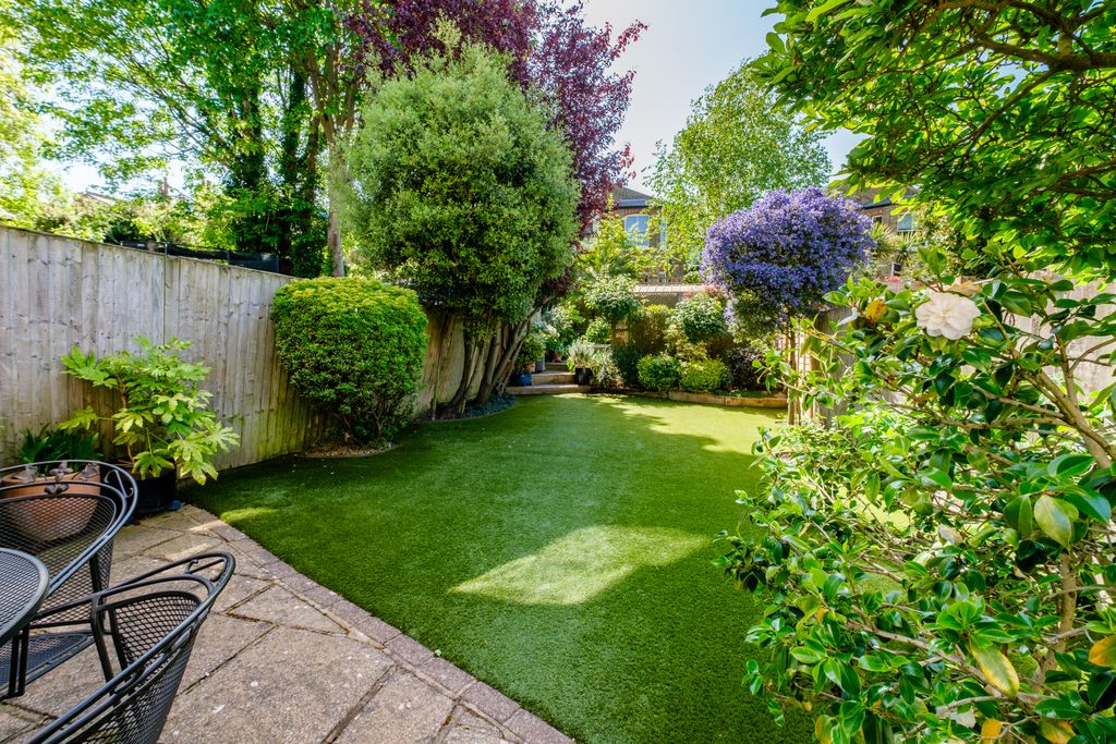 Property photo 2 of 35