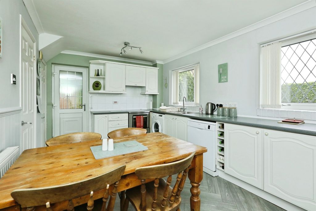 Property photo 3 of 17 Image