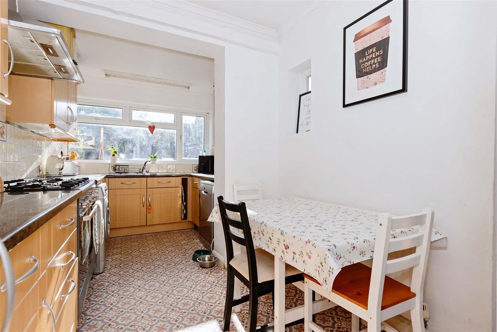 Property photo 3 of 20 52 Guildford Rd_15.Jpg