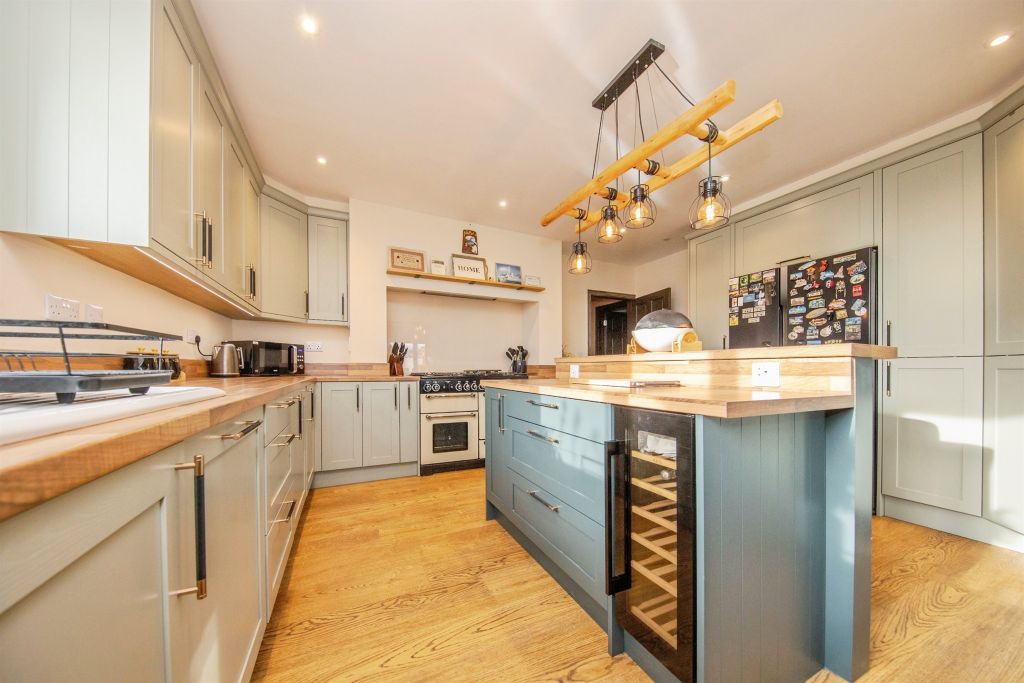 Property photo 2 of 28