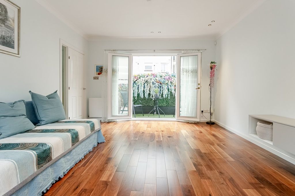 Property photo 3 of 33