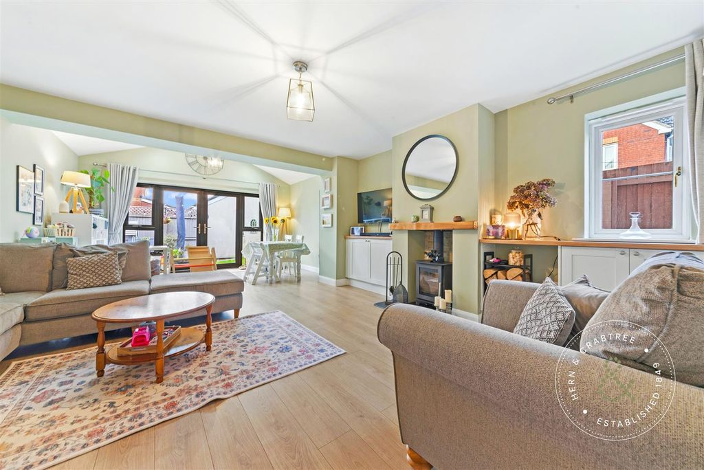 Property photo 2 of 35 Wyncliffe-Gardens-01.Jpg