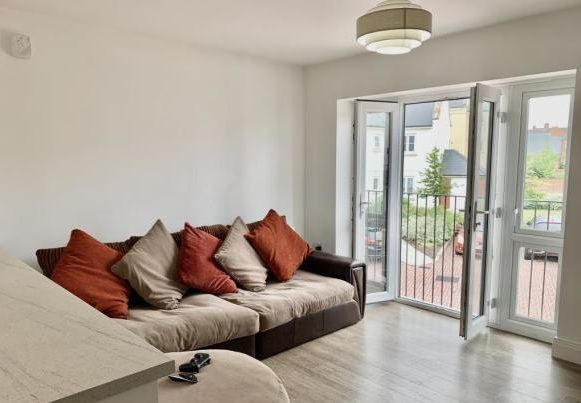 Property photo 3 of 6 Living Room