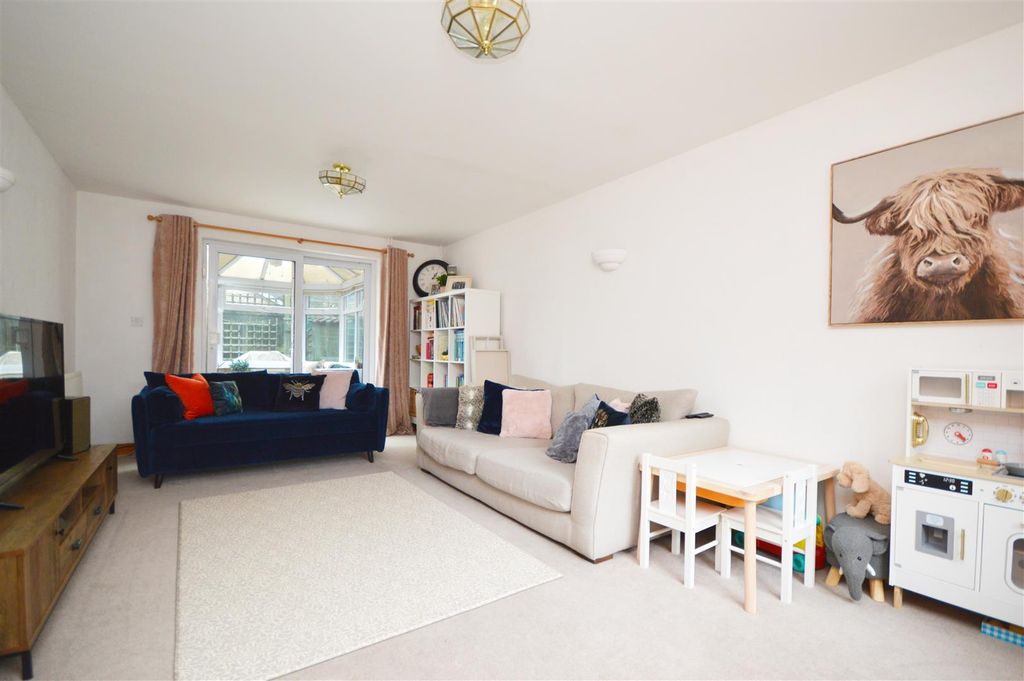 Property photo 2 of 30 Sitting Room