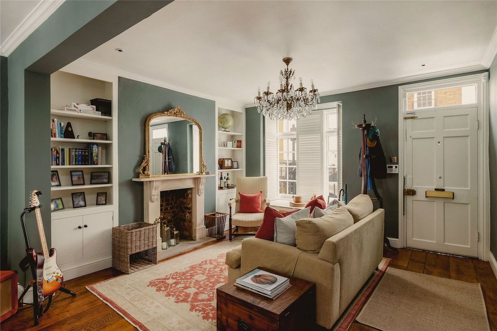 Property photo 1 of 17 Living Room