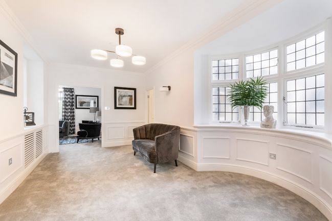 Property photo 1 of 9 Entrance Hall