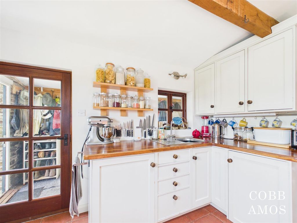 Property photo 3 of 35 Kitchen.Jpg
